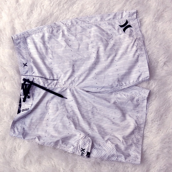 Hurley Other - Hurley Swim trunks white Sz 32 ❤️